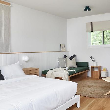 Somewhere Inn Calabogie Bagian luar foto